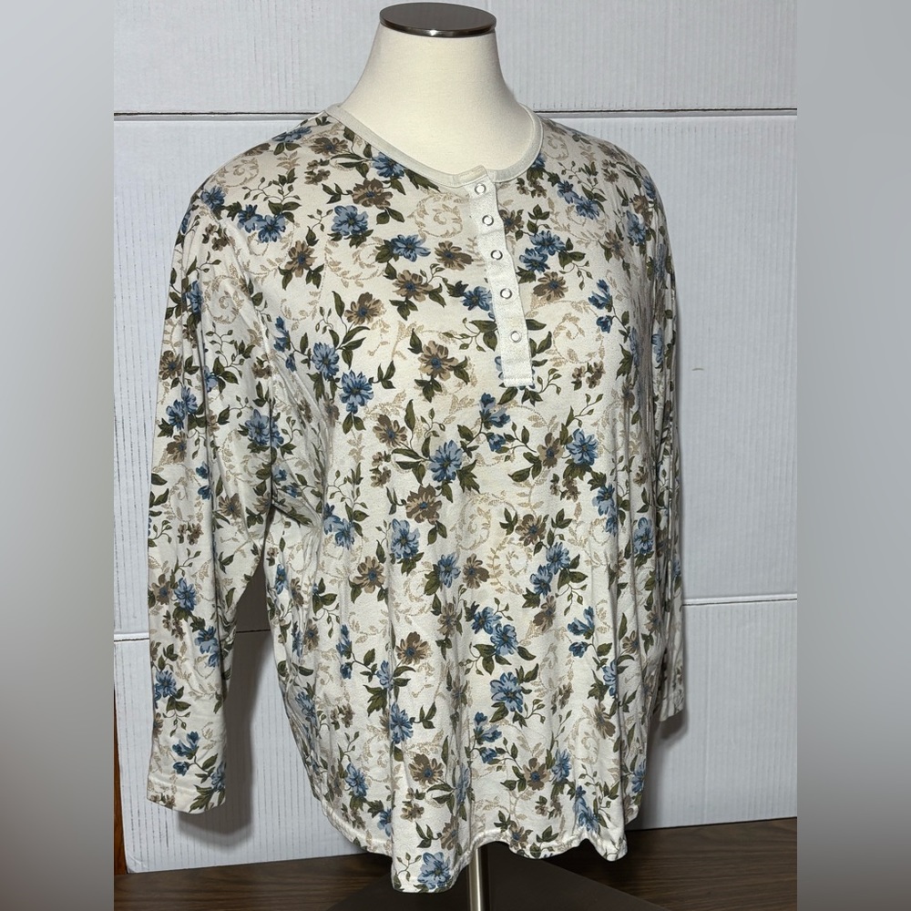 L A Blues Women’s 4X 30/32 long sleeve pull over.
